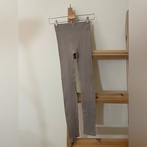 Aritzia ~ The Group BABATON ~ Balsam Seamless Legging ~ Basalt Grey ~ Size Small